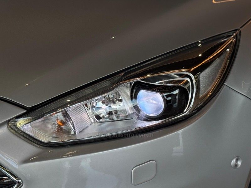 FORD FOCUS 2.0 TITANIUM PLUS 16V 2018/2019 GRIFFCAR MULTIMARCAS DOIS IRMÃOS / Carros no Vale