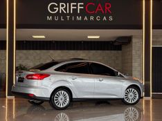 FORD FOCUS 2.0 TITANIUM PLUS 16V 2018/2019 GRIFFCAR MULTIMARCAS DOIS IRMÃOS / Carros no Vale