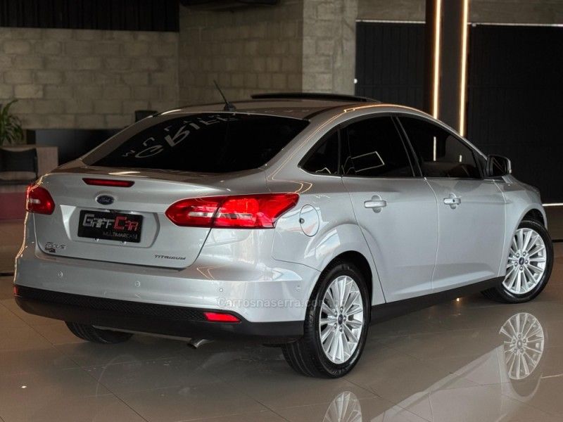 FORD FOCUS 2.0 TITANIUM PLUS 16V 2018/2019 GRIFFCAR MULTIMARCAS DOIS IRMÃOS / Carros no Vale