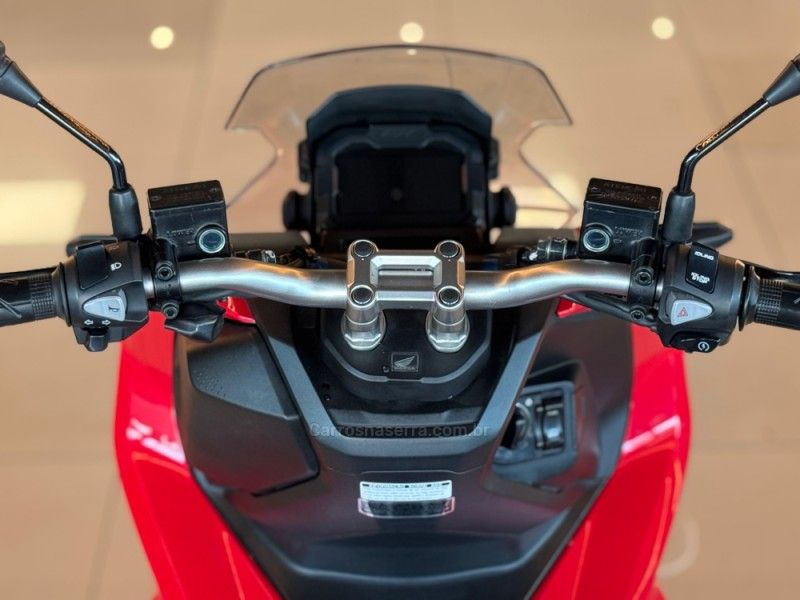 HONDA ADV 150 2023/2024 GRIFFCAR MULTIMARCAS DOIS IRMÃOS / Carros no Vale