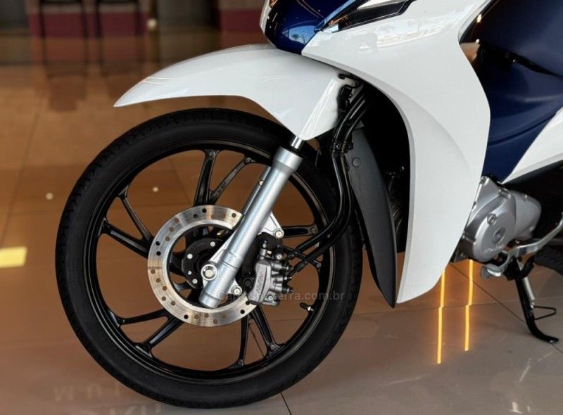 Honda Motos BIZ 125 2024/2024 GRIFFCAR MULTIMARCAS DOIS IRMÃOS / Carros no Vale