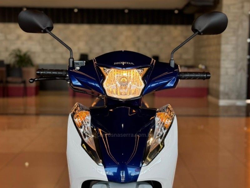 Honda Motos BIZ 125 2024/2024 GRIFFCAR MULTIMARCAS DOIS IRMÃOS / Carros no Vale