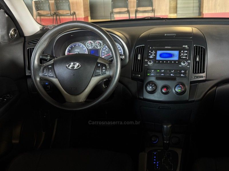 HYUNDAI I30 2.0 MPI 16V 2009/2010 GRIFFCAR MULTIMARCAS DOIS IRMÃOS / Carros no Vale