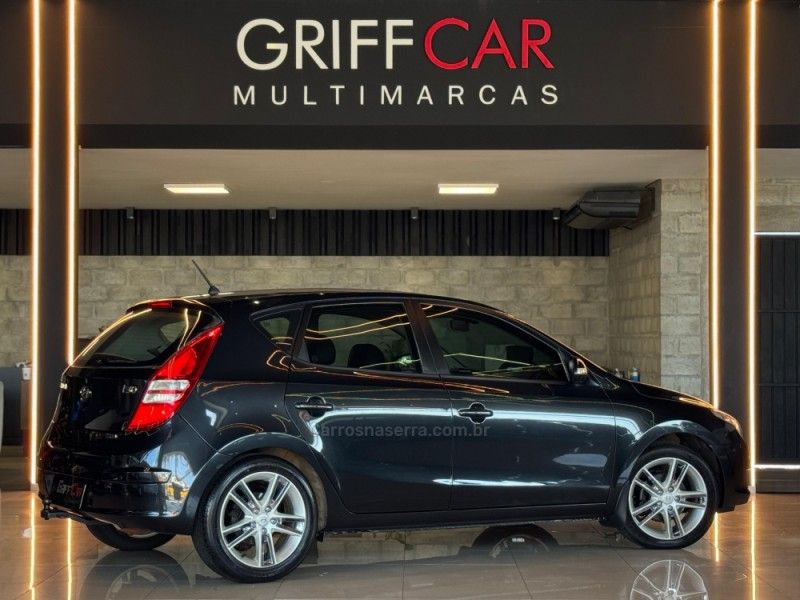 HYUNDAI I30 2.0 MPI 16V 2009/2010 GRIFFCAR MULTIMARCAS DOIS IRMÃOS / Carros no Vale