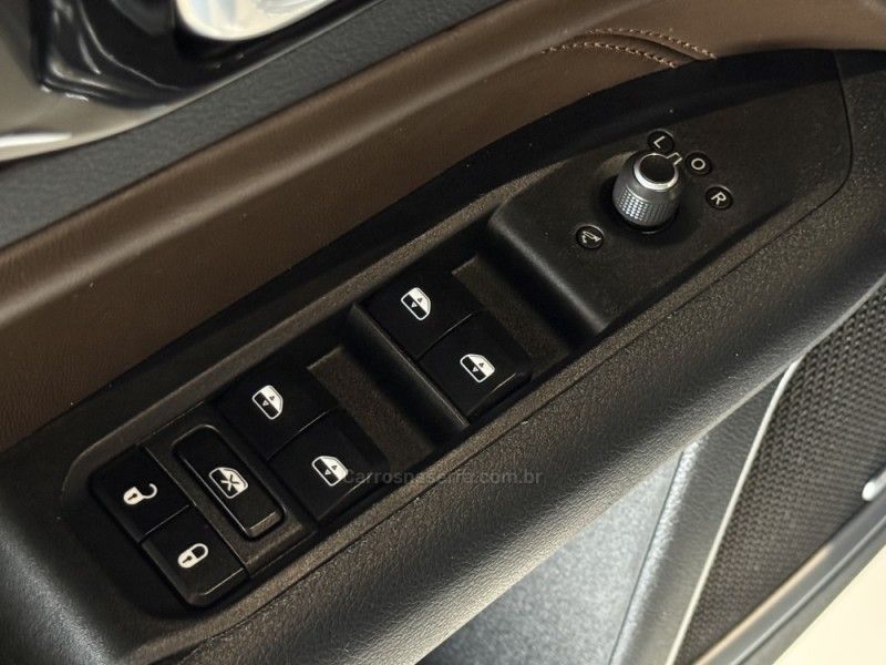 JEEP COMMANDER 1.3 OVERLAND T270 16V 4X2 TURBO 2023/2023 GRIFFCAR MULTIMARCAS DOIS IRMÃOS / Carros no Vale