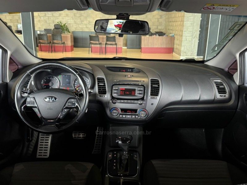 KIA CERATO 1.6 16V SX4 2018/2019 GRIFFCAR MULTIMARCAS DOIS IRMÃOS / Carros no Vale
