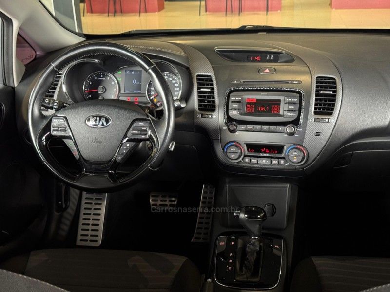 KIA CERATO 1.6 16V SX4 2018/2019 GRIFFCAR MULTIMARCAS DOIS IRMÃOS / Carros no Vale