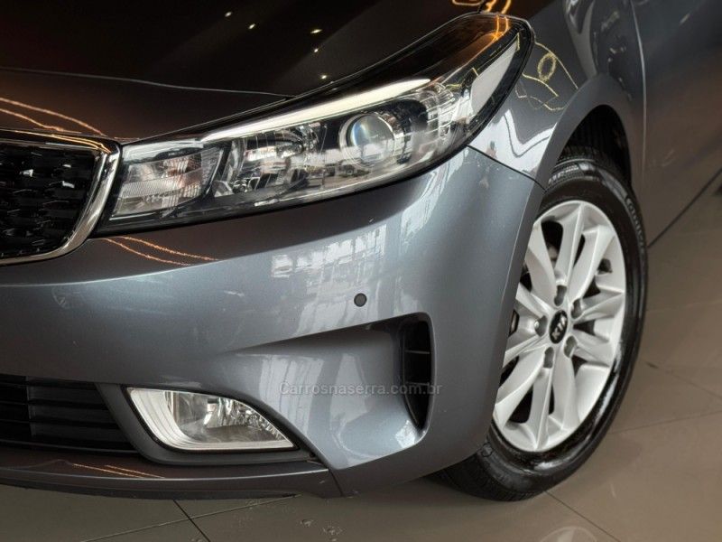 KIA CERATO 1.6 16V SX4 2018/2019 GRIFFCAR MULTIMARCAS DOIS IRMÃOS / Carros no Vale