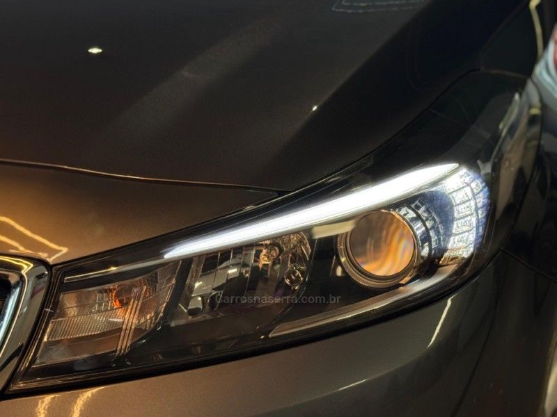 KIA CERATO 1.6 16V SX4 2018/2019 GRIFFCAR MULTIMARCAS DOIS IRMÃOS / Carros no Vale