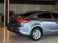 KIA CERATO 1.6 16V SX4 2018/2019 GRIFFCAR MULTIMARCAS DOIS IRMÃOS / Carros no Vale