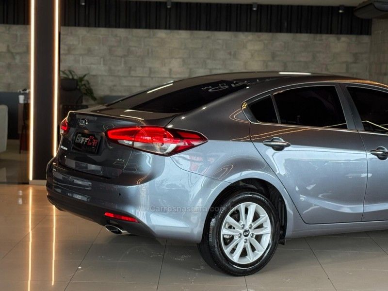 KIA CERATO 1.6 16V SX4 2018/2019 GRIFFCAR MULTIMARCAS DOIS IRMÃOS / Carros no Vale