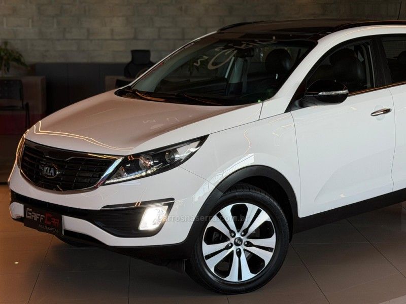 KIA SPORTAGE 2.0 EX 4X2 16V 2013/2014 GRIFFCAR MULTIMARCAS DOIS IRMÃOS / Carros no Vale