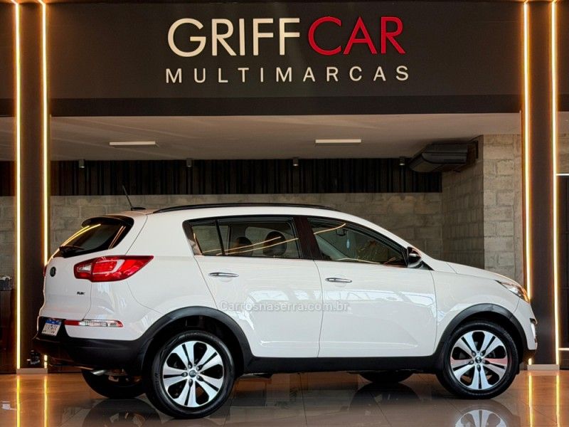KIA SPORTAGE 2.0 EX 4X2 16V 2013/2014 GRIFFCAR MULTIMARCAS DOIS IRMÃOS / Carros no Vale