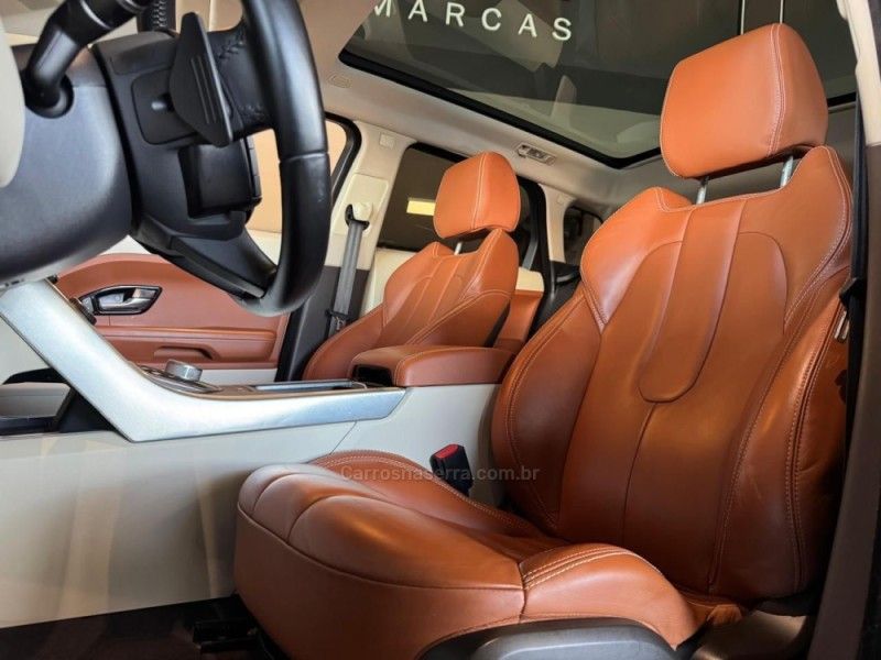 LAND ROVER RANGE ROVER EVOQUE 2.0 PRESTIGE 4WD 16V 2013/2013 GRIFFCAR MULTIMARCAS DOIS IRMÃOS / Carros no Vale