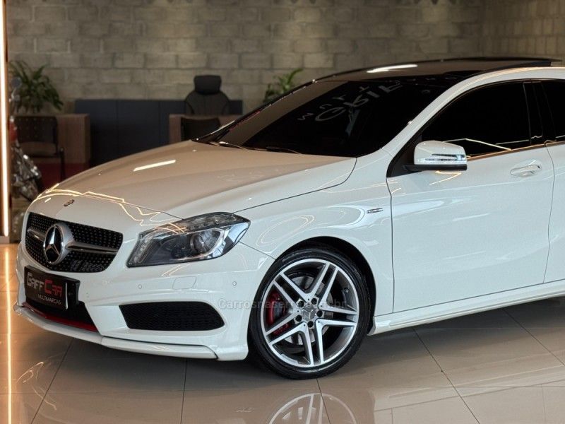 MERCEDES-BENZ A 250 2.0 SPORT TURBO AUTOMATIZADO 2014/2014 GRIFFCAR MULTIMARCAS DOIS IRMÃOS / Carros no Vale