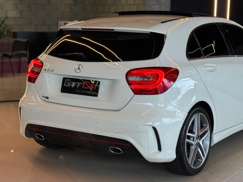 MERCEDES-BENZ A 250 2.0 SPORT TURBO AUTOMATIZADO 2014/2014 GRIFFCAR MULTIMARCAS DOIS IRMÃOS / Carros no Vale