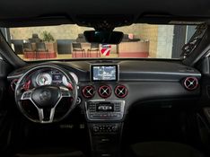 MERCEDES-BENZ A 250 2.0 SPORT TURBO AUTOMATIZADO 2014/2014 GRIFFCAR MULTIMARCAS DOIS IRMÃOS / Carros no Vale