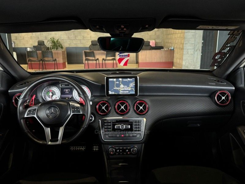 MERCEDES-BENZ A 250 2.0 SPORT TURBO AUTOMATIZADO 2014/2014 GRIFFCAR MULTIMARCAS DOIS IRMÃOS / Carros no Vale