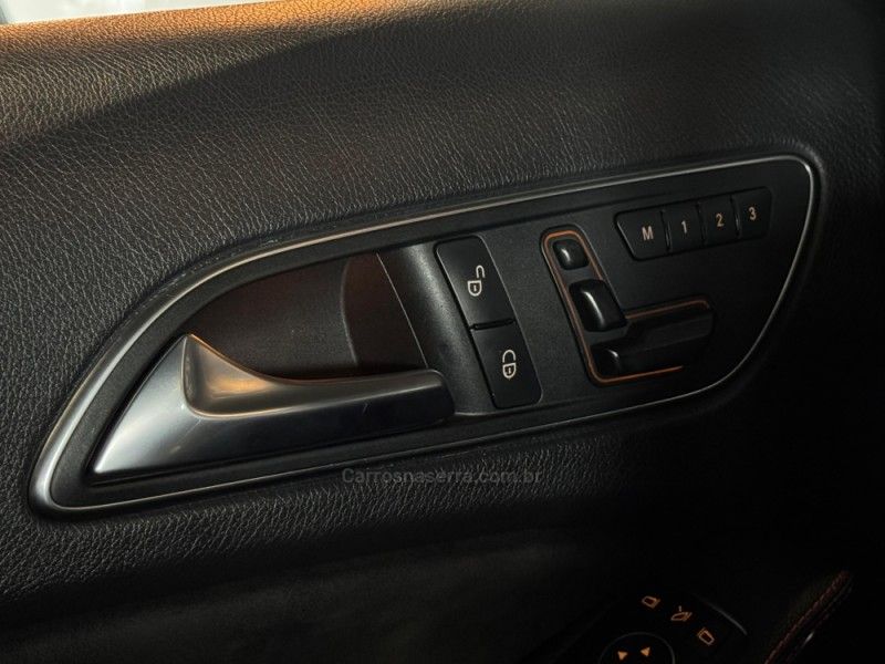 MERCEDES-BENZ A 250 2.0 SPORT TURBO AUTOMATIZADO 2014/2014 GRIFFCAR MULTIMARCAS DOIS IRMÃOS / Carros no Vale