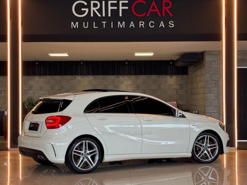 MERCEDES-BENZ A 250 2.0 SPORT TURBO AUTOMATIZADO 2014/2014 GRIFFCAR MULTIMARCAS DOIS IRMÃOS / Carros no Vale