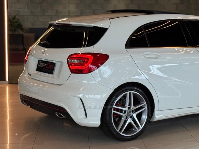 MERCEDES-BENZ A 250 2.0 SPORT TURBO AUTOMATIZADO 2014/2014 GRIFFCAR MULTIMARCAS DOIS IRMÃOS / Carros no Vale