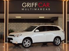 MITSUBISHI OUTLANDER 3.0 GT 4X4 V6 24V 2013/2014 GRIFFCAR MULTIMARCAS DOIS IRMÃOS / Carros no Vale