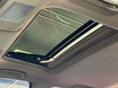 MITSUBISHI OUTLANDER 3.0 GT 4X4 V6 24V 2013/2014 GRIFFCAR MULTIMARCAS DOIS IRMÃOS / Carros no Vale