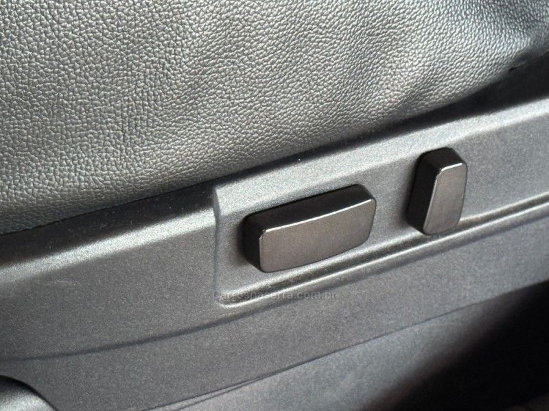 MITSUBISHI OUTLANDER 3.0 GT 4X4 V6 24V 2013/2014 GRIFFCAR MULTIMARCAS DOIS IRMÃOS / Carros no Vale