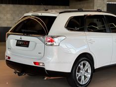 MITSUBISHI OUTLANDER 3.0 GT 4X4 V6 24V 2013/2014 GRIFFCAR MULTIMARCAS DOIS IRMÃOS / Carros no Vale