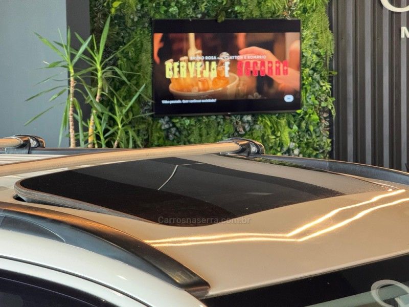 MITSUBISHI OUTLANDER 3.0 GT 4X4 V6 24V 2013/2014 GRIFFCAR MULTIMARCAS DOIS IRMÃOS / Carros no Vale