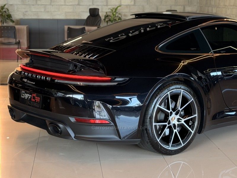 PORSCHE 911 3.0 CARRERA COUPÉ 2025/2026 GRIFFCAR MULTIMARCAS DOIS IRMÃOS / Carros no Vale