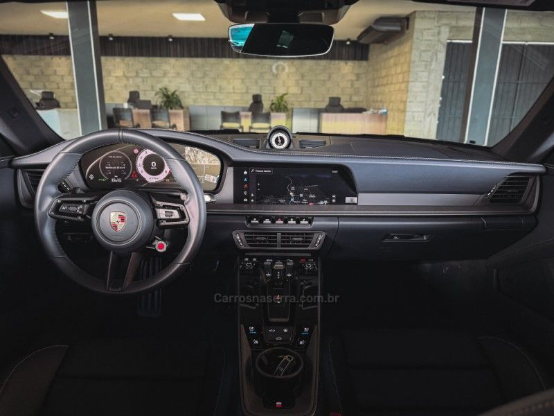 PORSCHE 911 3.0 CARRERA COUPÉ 2025/2026 GRIFFCAR MULTIMARCAS DOIS IRMÃOS / Carros no Vale