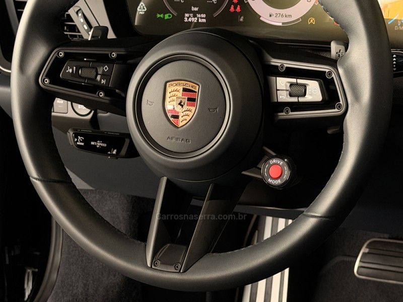 PORSCHE 911 3.0 CARRERA COUPÉ 2025/2026 GRIFFCAR MULTIMARCAS DOIS IRMÃOS / Carros no Vale