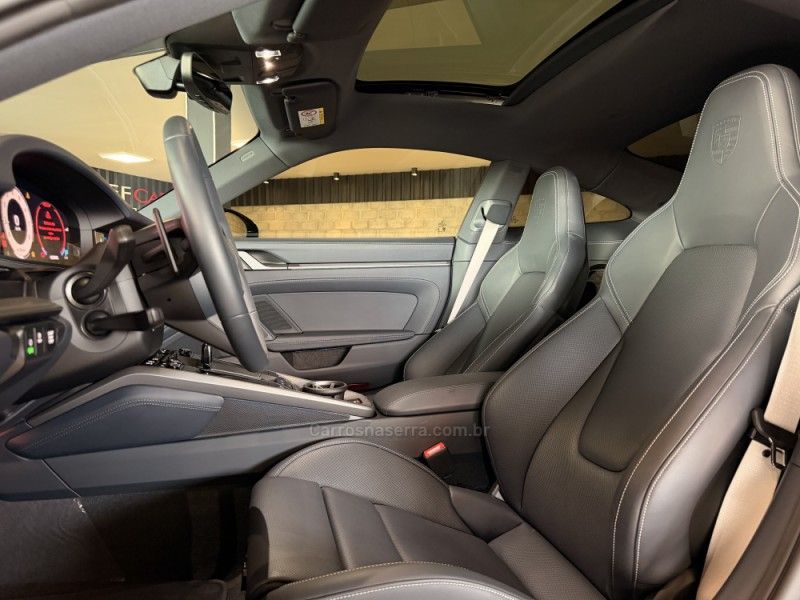 PORSCHE 911 3.0 CARRERA COUPÉ 2025/2026 GRIFFCAR MULTIMARCAS DOIS IRMÃOS / Carros no Vale