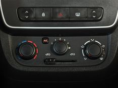 RENAULT KWID 1.0 12V SCE ZEN 2018/2019 GRIFFCAR MULTIMARCAS DOIS IRMÃOS / Carros no Vale