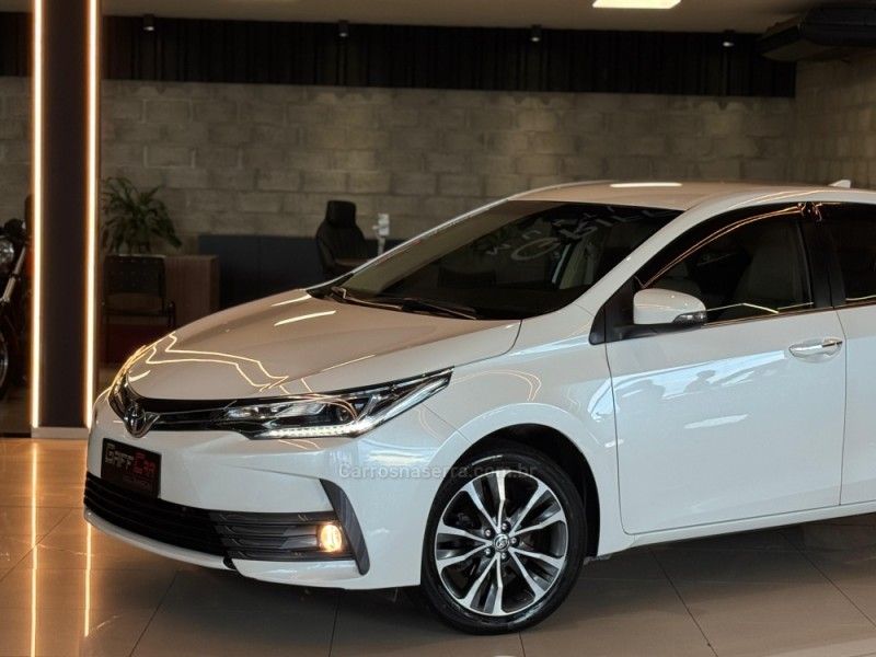 TOYOTA COROLLA 2.0 ALTIS 16V 2018/2019 GRIFFCAR MULTIMARCAS DOIS IRMÃOS / Carros no Vale