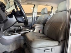 TOYOTA HILUX 3.0 SRV 4X4 CD 16V TURBO INTERCOOLER 2014/2014 GRIFFCAR MULTIMARCAS DOIS IRMÃOS / Carros no Vale