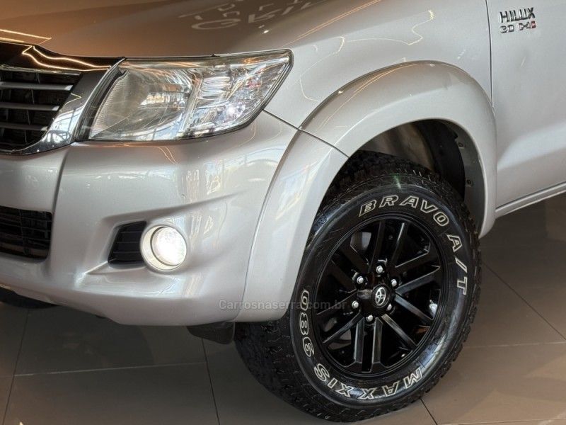 TOYOTA HILUX 3.0 SRV 4X4 CD 16V TURBO INTERCOOLER 2014/2014 GRIFFCAR MULTIMARCAS DOIS IRMÃOS / Carros no Vale