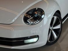 VOLKSWAGEN FUSCA 2.0 TSI 16V R-LINE 2013/2014 GRIFFCAR MULTIMARCAS DOIS IRMÃOS / Carros no Vale