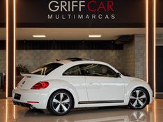 VOLKSWAGEN FUSCA 2.0 TSI 16V R-LINE 2013/2014 GRIFFCAR MULTIMARCAS DOIS IRMÃOS / Carros no Vale