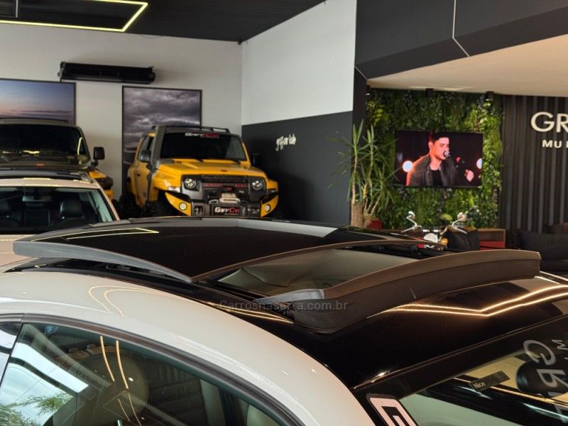 VOLKSWAGEN FUSCA 2.0 TSI 16V R-LINE 2013/2014 GRIFFCAR MULTIMARCAS DOIS IRMÃOS / Carros no Vale