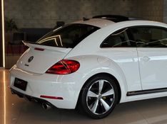 VOLKSWAGEN FUSCA 2.0 TSI 16V R-LINE 2013/2014 GRIFFCAR MULTIMARCAS DOIS IRMÃOS / Carros no Vale