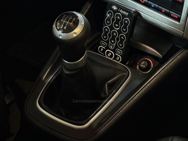 VOLKSWAGEN GOLF 1.6 MI SPORTLINE 8V 2013/2013 GRIFFCAR MULTIMARCAS DOIS IRMÃOS / Carros no Vale