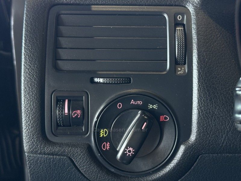 VOLKSWAGEN GOLF 1.6 MI SPORTLINE 8V 2013/2013 GRIFFCAR MULTIMARCAS DOIS IRMÃOS / Carros no Vale