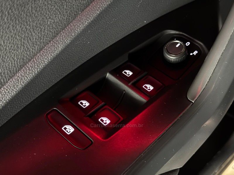 VOLKSWAGEN JETTA 1.4 16V TSI COMFORTLINE TIPTRONIC 2019/2020 GRIFFCAR MULTIMARCAS DOIS IRMÃOS / Carros no Vale