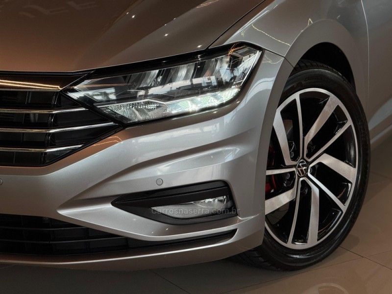VOLKSWAGEN JETTA 1.4 16V TSI COMFORTLINE TIPTRONIC 2019/2020 GRIFFCAR MULTIMARCAS DOIS IRMÃOS / Carros no Vale