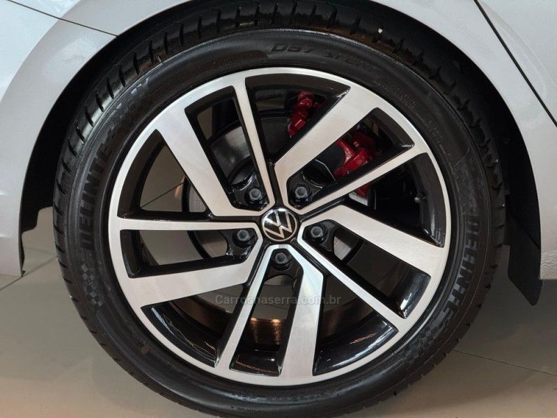 VOLKSWAGEN JETTA 1.4 16V TSI COMFORTLINE TIPTRONIC 2019/2020 GRIFFCAR MULTIMARCAS DOIS IRMÃOS / Carros no Vale