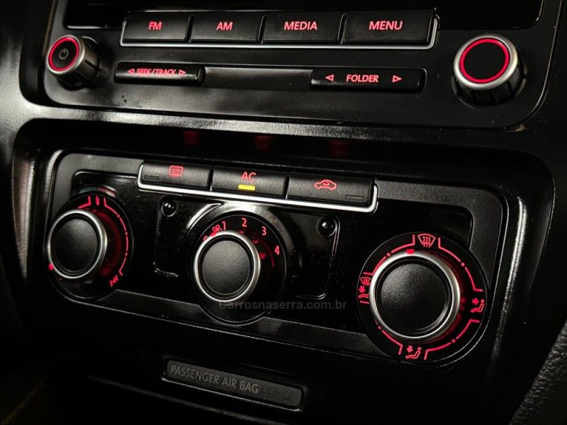 VOLKSWAGEN JETTA 2.0 COMFORTLINE TIPTRONIC 2011/2012 GRIFFCAR MULTIMARCAS DOIS IRMÃOS / Carros no Vale