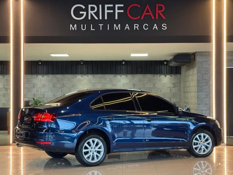 VOLKSWAGEN JETTA 2.0 COMFORTLINE TIPTRONIC 2011/2012 GRIFFCAR MULTIMARCAS DOIS IRMÃOS / Carros no Vale