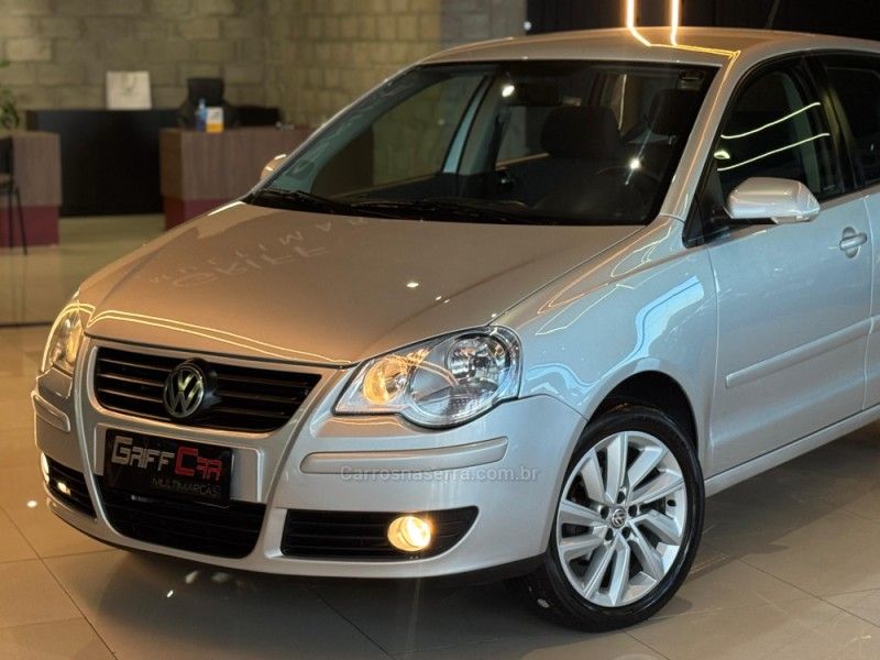 VOLKSWAGEN POLO 1.6 MI 8V 2009/2010 GRIFFCAR MULTIMARCAS DOIS IRMÃOS / Carros no Vale